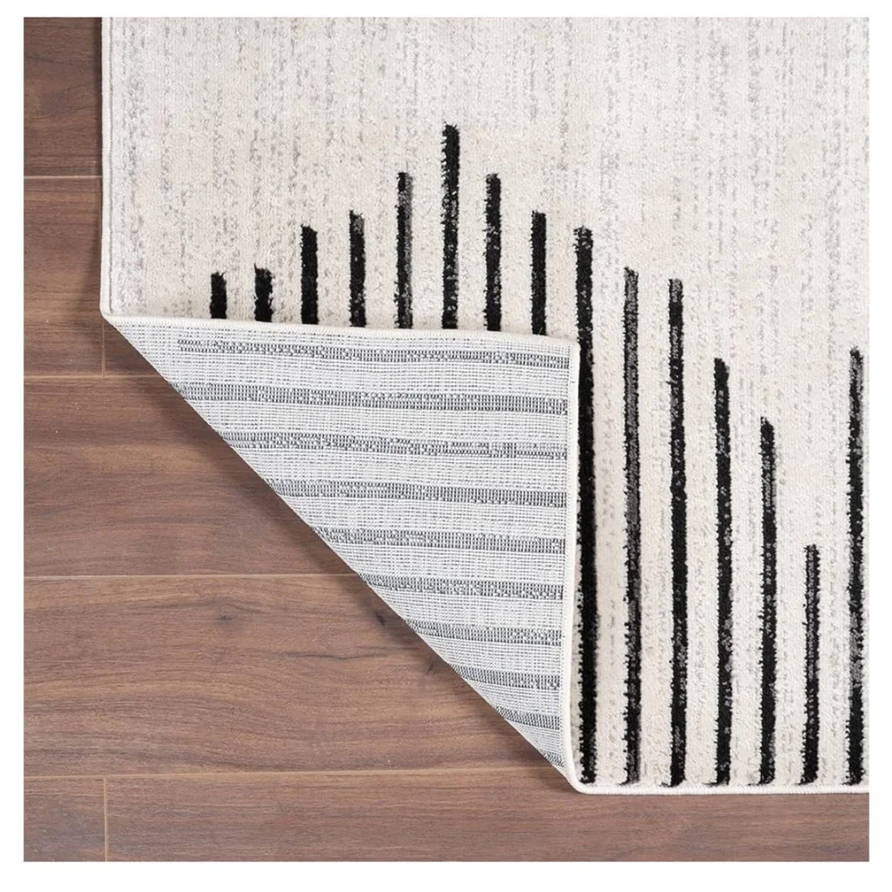 Black and cream runner